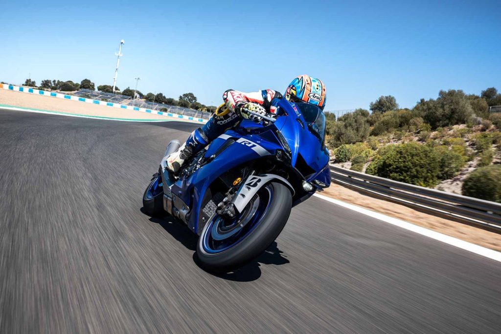 YAMAHA R1 (2020 - on) Review