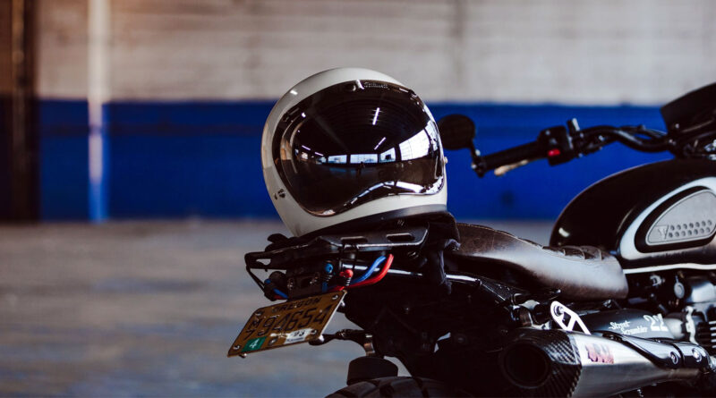 Best Motorcycle Helmet Material: Polycarbonate vs Fiberglass vs Carbon Fiber